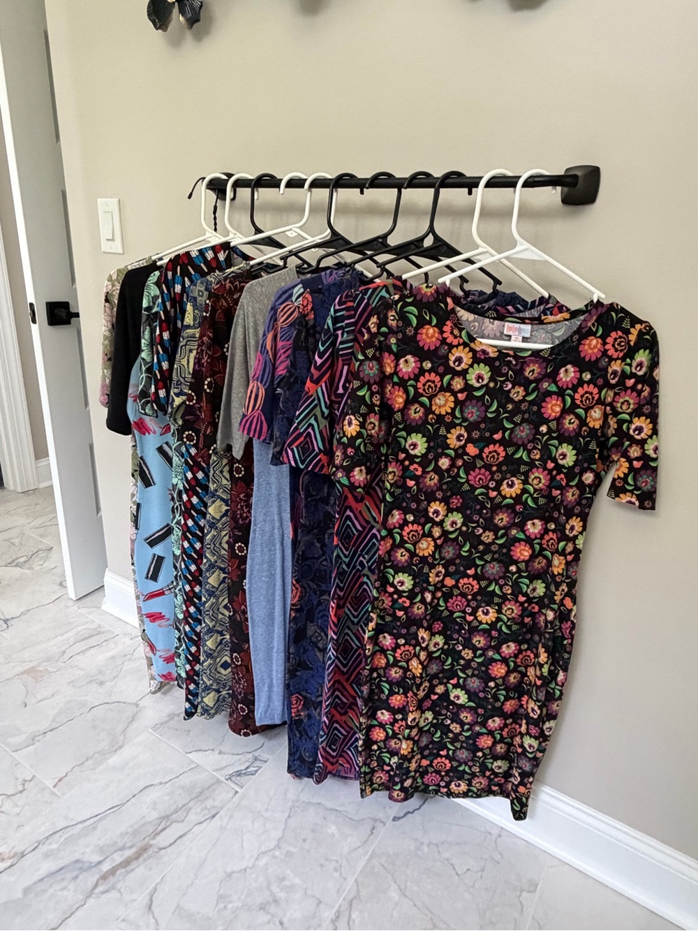 Floral Black & Multicolor Short Sleeve Dress